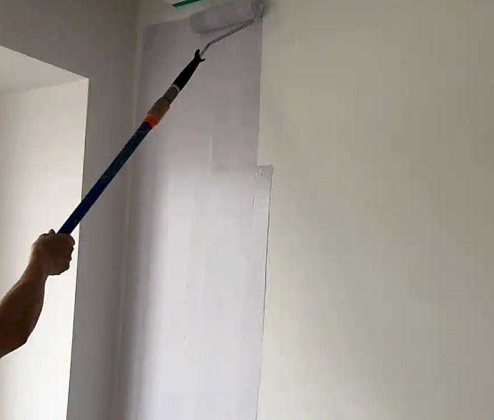 Applying interior wall paint in winter with a roller